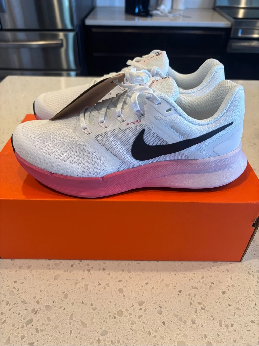 Nike Women’s White, Pink & Black Running Shoes Sneakers 8.5